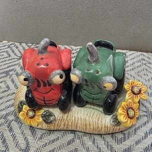 Anthropomorphic Tractor Salt Pepper Shaker Set #126